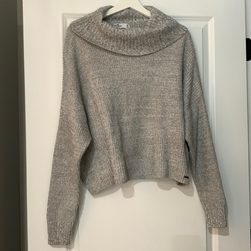 Hollister Wide neck/off shoulder cropped sweater